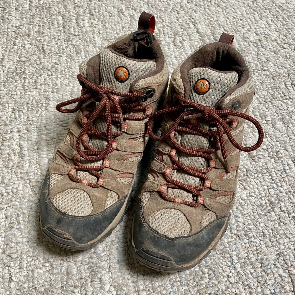 Merrell Women’s Hiking Boots Size 9.5